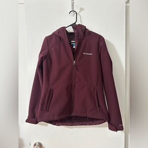 Columbia Omni-Wind burgundy fleece lined jacket. Like new condition.
